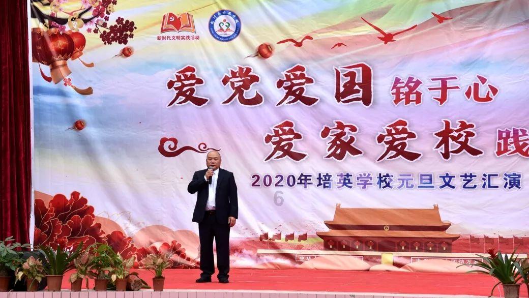 泽连斯基首度公开收入：2022年收入9.8万美元