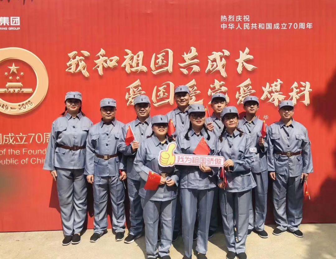 铲车拉的冲击压路机对于含水量比较高的土石方压实