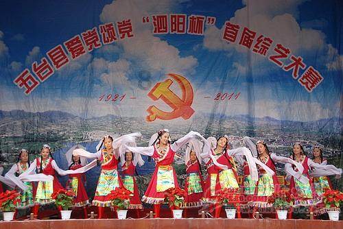 春运首日大姐赶回家为母亲过生日,大姐:希望母亲不要再这么辛苦