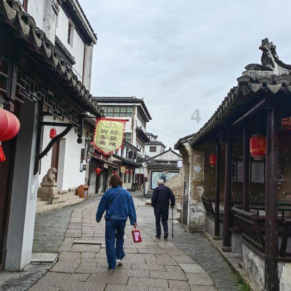 龙地逃生